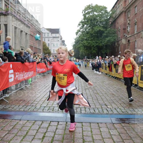 13.09.2026 - Kiel Lauf Yannick Fuchs http://msf.ph/oto/10407771 13.09.2026 09:01:29 Ziel 300, 1794, 3578, 4784, 6257, 7613, 8614, 8691, 11562, 11901, 12296, 12436, 1662, 2553, 6561, 7982, 9503, 12506, 1353, 1355, 1959, 2321, 2568, 3362, 4415, 6315, 7210, 9285, 9287, 9615, 11772, 12626, 3135, 3611, 6561, 7487, 7991, 10636, 11425 meine-sportfotos.de