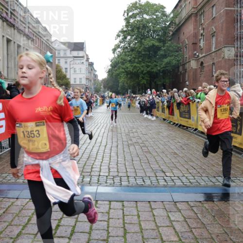 13.09.2026 - Kiel Lauf Yannick Fuchs http://msf.ph/oto/10407776 13.09.2026 09:01:29 Ziel 300, 1794, 3578, 4784, 6257, 7613, 8614, 8691, 11562, 11901, 12296, 12436, 1662, 2553, 6561, 7982, 9503, 12506, 1353, 1355, 1959, 2321, 2568, 3362, 4415, 6315, 7210, 9285, 9287, 9615, 11772, 12626, 3135, 3611, 6561, 7487, 7991, 10636, 11425 meine-sportfotos.de