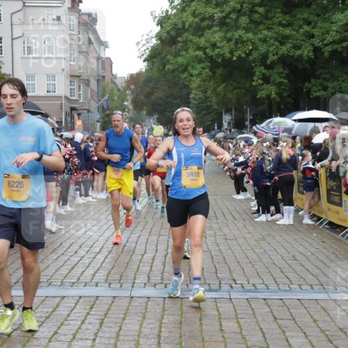 13.09.2026 - Kiel Lauf Yannick Fuchs http://msf.ph/oto/10407786 13.09.2026 10:35:15 Ziel 400, 1640, 1784, 2390, 2687, 3400, 4022, 4449, 4951, 5386, 6578, 6603, 7971, 8164, 8266, 8750, 9220, 9261, 9264, 10065, 10475, 10676, 11368, 11568, 11758, 12095, 1307, 1667, 2268, 2432, 2449, 3400, 3470, 3547, 3603, 4028, 4449, 5218, 5247, 5576, 6225, 7006, 7273, 7672, 7960, 8195, 8746, 9276, 9389, 9541, 9853, 9988, 10361, 11163, 1993, 5151, 5293, 5817, 6381, 6849, 7280, 7710, 8436, 8973, 9143, 10017, 10483, 11181, 11363, 12774, 1667, 2044, 3180, 3864, 4608, 6225, 6941 meine-sportfotos.de
