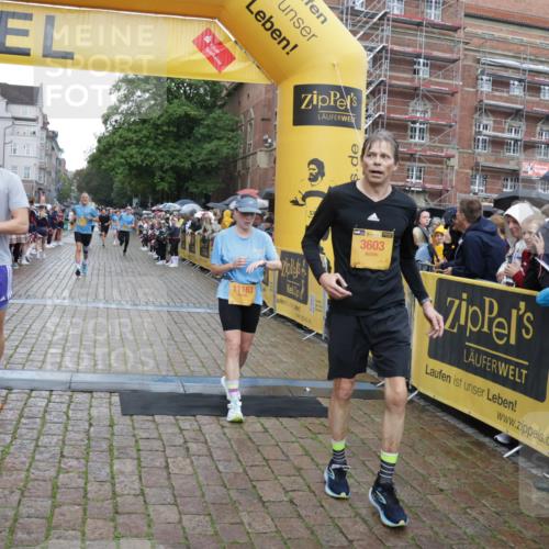 13.09.2026 - Kiel Lauf Yannick Fuchs http://msf.ph/oto/10407838 13.09.2026 10:35:31 Ziel 1993, 5151, 5293, 5698, 5817, 6381, 6849, 7280, 7710, 8436, 8973, 9143, 10017, 10483, 11181, 11363, 12766, 12774, 400, 1640, 1784, 2268, 2390, 2687, 3400, 4022, 4028, 4449, 4951, 5247, 5386, 6578, 6603, 7960, 7971, 8164, 8266, 8750, 9220, 9261, 9264, 9541, 9853, 9988, 10065, 10361, 10475, 10676, 11368, 11568, 11758, 12095, 100, 215, 1376, 2116, 2248, 3124, 3790, 4538, 6085, 6645, 7215, 7721, 8002, 8079, 8415, 8432, 8660, 8747, 10701, 10835 meine-sportfotos.de