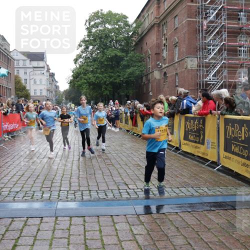 13.09.2026 - Kiel Lauf Yannick Fuchs http://msf.ph/oto/10407845 13.09.2026 09:01:38 Ziel 1959, 2321, 2568, 3362, 4415, 6315, 7210, 9287, 11772, 12296, 12626, 300, 1662, 1794, 2553, 3578, 4784, 6257, 7613, 7982, 8614, 8691, 11562, 11901, 12436, 1353, 1355, 2916, 3592, 7062, 9285, 9501, 9615, 11119, 12539, 9503, 12506 meine-sportfotos.de