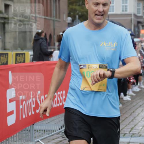 13.09.2026 - Kiel Lauf Yannick Fuchs http://msf.ph/oto/10407865 13.09.2026 10:35:35 Ziel 100, 1376, 1993, 3124, 3790, 4538, 5151, 5698, 5817, 6381, 6849, 7280, 7710, 8432, 8436, 8660, 8973, 9143, 10017, 10483, 11181, 11363, 12766, 12774, 400, 1640, 1784, 2268, 2390, 2687, 3400, 4022, 4028, 4449, 4951, 5247, 5293, 5386, 6578, 6603, 7960, 7971, 8164, 8266, 8750, 9143, 9220, 9261, 9264, 9541, 9853, 9988, 10065, 10475, 10676, 11368, 11568, 11758, 12095, 215, 343, 2116, 2248, 2494, 6085, 6645, 7215, 7721, 8002, 8079, 8393, 8415, 8557, 8747, 10701, 10835, 10998 meine-sportfotos.de