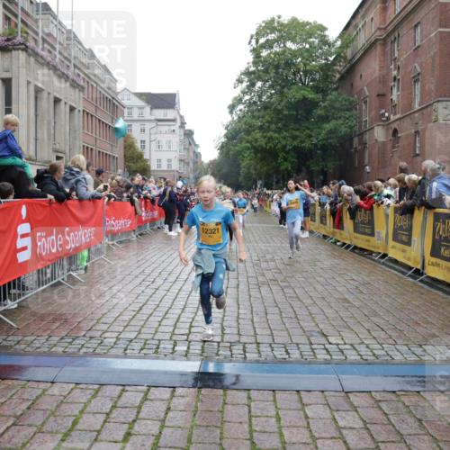13.09.2026 - Kiel Lauf Yannick Fuchs http://msf.ph/oto/10407888 13.09.2026 09:01:42 Ziel 1353, 1355, 1959, 2321, 2568, 3362, 4415, 6315, 7210, 9285, 9287, 11772, 12296, 12626, 300, 1662, 1794, 2553, 3578, 4784, 6257, 7613, 7982, 8614, 8691, 11562, 11901, 12296, 12436, 2916, 3592, 5577, 7062, 9501, 9615, 11119, 11578, 12321, 12539, 7982, 9503, 12506 meine-sportfotos.de