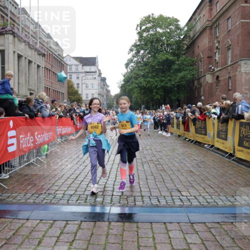 13.09.2026 - Kiel Lauf Yannick Fuchs http://msf.ph/oto/10407942 13.09.2026 09:01:48 Ziel 1353, 1355, 1959, 2321, 2568, 6315, 9285, 9287, 9615, 11772, 300, 1794, 2553, 3362, 3578, 4415, 4784, 6257, 7210, 7613, 8614, 8691, 11562, 11772, 11901, 12296, 12436, 12626, 911, 2916, 3592, 5577, 6062, 6562, 7062, 9501, 10336, 11119, 11578, 12211, 12321, 12539, 1662, 7982 meine-sportfotos.de