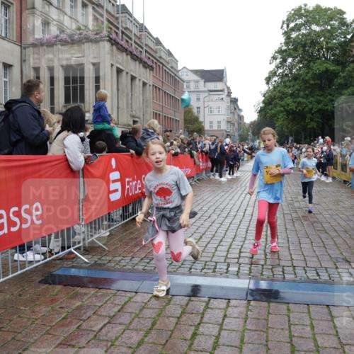 13.09.2026 - Kiel Lauf Yannick Fuchs http://msf.ph/oto/10407981 13.09.2026 09:01:52 Ziel 1353, 1355, 1959, 2568, 3592, 7062, 9285, 9501, 9615, 11119, 12539, 300, 1794, 2321, 2553, 2568, 3362, 3578, 4415, 4784, 6257, 6315, 7210, 7613, 8614, 8691, 9287, 11562, 11772, 11901, 12296, 12436, 12626, 911, 2916, 5271, 5577, 6062, 6562, 10324, 10336, 11578, 12211, 12321, 12446, 300, 1662, 2553, 7982, 8691 meine-sportfotos.de