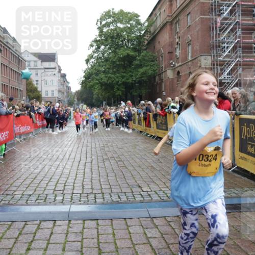 13.09.2026 - Kiel Lauf Yannick Fuchs http://msf.ph/oto/10408005 13.09.2026 09:01:54 Ziel 1353, 1355, 2916, 3592, 7062, 9285, 9501, 9615, 11119, 12321, 12539, 300, 1794, 1959, 2321, 2568, 3362, 3578, 4415, 4784, 6257, 6315, 7210, 7613, 8614, 8691, 9287, 11562, 11772, 11901, 12296, 12436, 12626, 911, 5271, 5577, 6062, 6562, 10324, 10336, 11578, 12211, 12446, 300, 1662, 1794, 2553, 7613, 8614, 8691 meine-sportfotos.de
