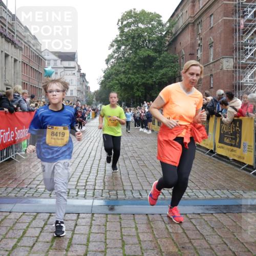 13.09.2026 - Kiel Lauf Yannick Fuchs http://msf.ph/oto/10408123 13.09.2026 09:02:05 Ziel 911, 2916, 3592, 5271, 5577, 6062, 6562, 7062, 9501, 10324, 10336, 11578, 12211, 12321, 12446, 12539, 1353, 1355, 1959, 2321, 2568, 3362, 4415, 6315, 7062, 7210, 9285, 9287, 9615, 11119, 11772, 12296, 12626, 1992, 2635, 3250, 3405, 3406, 4337, 5482, 6251, 6485, 6672, 6749, 8183, 8419, 10288, 11571, 3578, 4784, 6257, 11562, 11901, 12296, 12436 meine-sportfotos.de