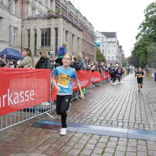 13.09.2026 - Kiel Lauf Yannick Fuchs http://msf.ph/oto/10408248 13.09.2026 09:02:22 Ziel 1992, 2635, 3250, 3405, 3406, 4337, 5482, 6251, 6485, 6672, 6749, 7853, 8183, 8419, 10288, 11571, 911, 2916, 3592, 5271, 5577, 6062, 6562, 7062, 9501, 9615, 10324, 10336, 11119, 11578, 12211, 12321, 12446, 12539, 963, 5618, 5983, 6853, 9119, 9212, 12270, 1353, 1355, 1959, 2321, 2568, 9285, 9287, 9615 meine-sportfotos.de