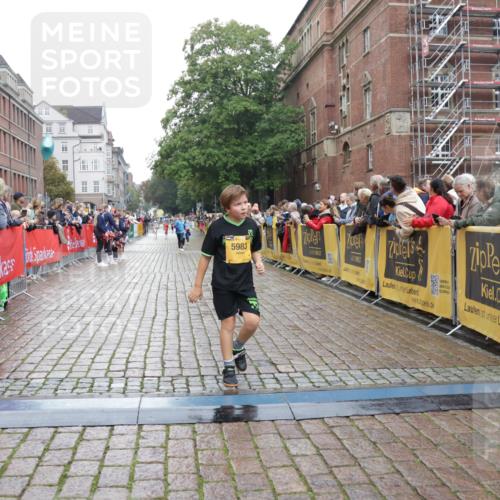 13.09.2026 - Kiel Lauf Yannick Fuchs http://msf.ph/oto/10408255 13.09.2026 09:02:24 Ziel 1992, 2635, 3250, 3405, 3406, 4337, 5482, 6251, 6485, 6672, 6749, 7853, 8183, 8419, 10288, 11571, 911, 2916, 3592, 5271, 5577, 6062, 6562, 7062, 9501, 10324, 10336, 11119, 11578, 12211, 12321, 12446, 12539, 963, 5618, 5983, 6853, 9119, 9212, 12270, 1353, 1355, 1959, 2568, 9285, 9615 meine-sportfotos.de
