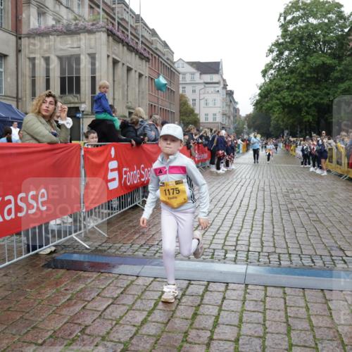 13.09.2026 - Kiel Lauf Yannick Fuchs http://msf.ph/oto/10408309 13.09.2026 09:02:40 Ziel 963, 5618, 5983, 6853, 9119, 9212, 12270, 1992, 2635, 3250, 3405, 3406, 4337, 5271, 5482, 6062, 6251, 6485, 6562, 6672, 6749, 7853, 8183, 8419, 10288, 10324, 10336, 11571, 12446, 1175, 1830, 1870, 2739, 12052, 911, 2916, 5577, 6062, 6562, 10336, 11578, 12211, 12321 meine-sportfotos.de