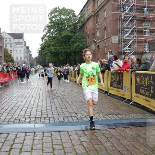 13.09.2026 - Kiel Lauf Yannick Fuchs http://msf.ph/oto/10408381 13.09.2026 09:02:56 Ziel 1175, 1830, 1870, 2739, 12052, 963, 4337, 5618, 5983, 6749, 6853, 7853, 8419, 9119, 9212, 12270, 2178, 2372, 8013, 11932, 1992, 2635, 3250, 3405, 3406, 5482, 6251, 6485, 6672, 6749, 8183, 8419, 10288, 11571 meine-sportfotos.de
