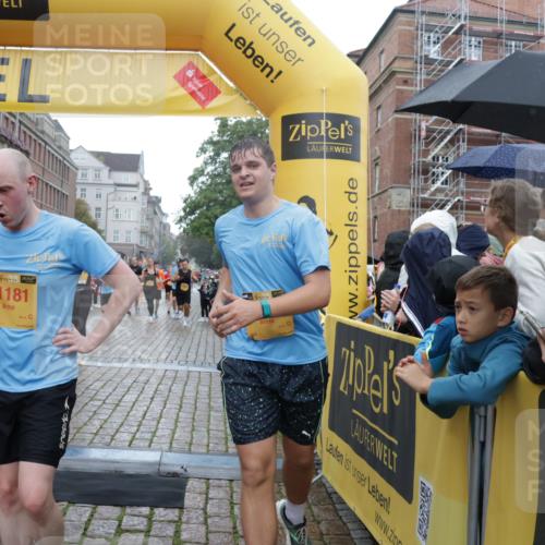 13.09.2026 - Kiel Lauf Yannick Fuchs http://msf.ph/oto/10408396 13.09.2026 10:36:13 Ziel 867, 1003, 1653, 2541, 4971, 5947, 7920, 8224, 8554, 8579, 8743, 9201, 10045, 10075, 10860, 11662, 12022, 215, 343, 1321, 1376, 2116, 2248, 2494, 3124, 3634, 3811, 4538, 4889, 6085, 6634, 6645, 6957, 7215, 7619, 7721, 8002, 8079, 8393, 8415, 8432, 8557, 8747, 10701, 10835, 10998, 11567, 11903, 12286, 1278, 1477, 1584, 2095, 2286, 2380, 2425, 4029, 4078, 4172, 5045, 5466, 6763, 7158, 7252, 8242, 8923, 10852, 11113, 11145, 100, 1376, 1993, 3124, 3790 meine-sportfotos.de