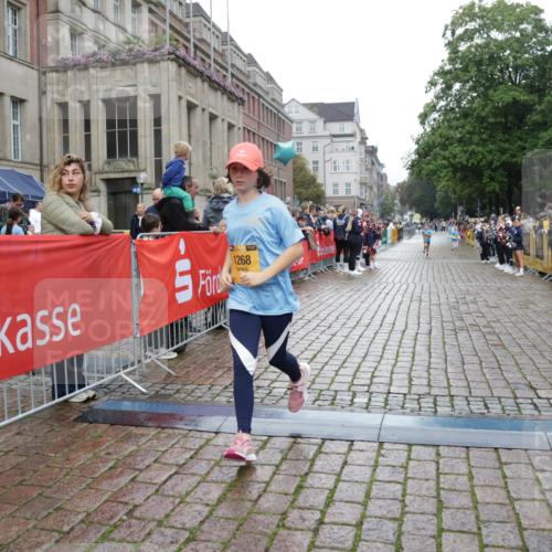 13.09.2026 - Kiel Lauf Yannick Fuchs http://msf.ph/oto/10408513 13.09.2026 09:03:17 Ziel 2372, 2528, 6644, 7020, 7564, 8013, 8616, 8789, 8924, 11932, 1175, 1830, 1870, 2178, 2739, 12052, 1268, 4445, 5854, 6191, 8613, 11931, 5983, 6853, 12270 meine-sportfotos.de