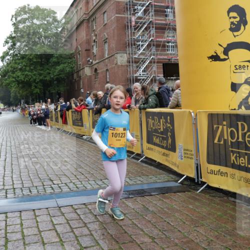 13.09.2026 - Kiel Lauf Yannick Fuchs http://msf.ph/oto/10408553 13.09.2026 09:03:28 Ziel 2528, 4445, 5854, 6191, 6644, 7564, 8613, 8616, 8789, 11931, 1175, 2178, 2372, 2739, 7020, 8013, 8924, 11932, 1268, 7990, 10123, 1175, 1830, 1870, 2739, 12052 meine-sportfotos.de