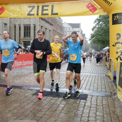 13.09.2026 - Kiel Lauf Yannick Fuchs http://msf.ph/oto/10408744 13.09.2026 10:36:38 Ziel 1534, 1584, 2095, 2380, 2425, 2571, 2966, 4692, 5045, 5541, 5574, 6309, 7177, 7312, 8494, 9352, 9554, 11113, 867, 1003, 1278, 1477, 1653, 2286, 2380, 2541, 4029, 4078, 4172, 4971, 5466, 5947, 6763, 7158, 7252, 7920, 8224, 8242, 8554, 8579, 8743, 8923, 9201, 10045, 10075, 10852, 10860, 11145, 11662, 12022, 229, 1211, 4464, 4928, 8055, 8099, 8760, 9289, 9657, 10317, 10608, 11619, 11867, 12104, 867, 1321, 2541, 3634, 3811, 4889, 5947, 6634, 6957, 7619 meine-sportfotos.de