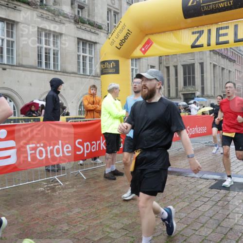 13.09.2026 - Kiel Lauf Yannick Fuchs http://msf.ph/oto/10408945 13.09.2026 10:36:56 Ziel 990, 1211, 4464, 4928, 8055, 8099, 8760, 9289, 9657, 10317, 10608, 11619, 11867, 229, 1278, 1477, 1534, 1584, 2095, 2286, 2380, 2425, 2571, 2966, 4029, 4692, 5045, 5466, 5541, 5574, 6309, 6763, 7177, 7252, 7312, 8242, 8494, 8923, 9352, 9554, 10852, 11113, 12104, 388, 886, 1217, 1313, 2601, 5331, 5471, 6671, 6720, 7729, 7987, 8026, 8162, 8390, 8391, 8463, 8792, 9901, 11101, 11883, 11911, 12311, 12314, 12545, 1477, 1653, 2286, 4078, 7920, 8554, 8743 meine-sportfotos.de