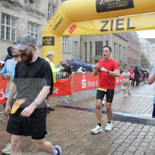 13.09.2026 - Kiel Lauf Yannick Fuchs http://msf.ph/oto/10408952 13.09.2026 10:36:56 Ziel 990, 1211, 4464, 4928, 8055, 8099, 8760, 9289, 9657, 10317, 10608, 11619, 11867, 229, 1278, 1477, 1534, 1584, 2095, 2286, 2380, 2425, 2571, 2966, 4029, 4692, 5045, 5466, 5541, 5574, 6309, 6763, 7177, 7252, 7312, 8242, 8494, 8923, 9352, 9554, 10852, 11113, 12104, 388, 886, 1217, 1313, 2601, 5331, 5471, 6671, 6720, 7729, 7987, 8026, 8162, 8390, 8391, 8463, 8792, 9901, 11101, 11883, 11911, 12311, 12314, 12545, 1477, 1653, 2286, 4078, 7920, 8554, 8743 meine-sportfotos.de