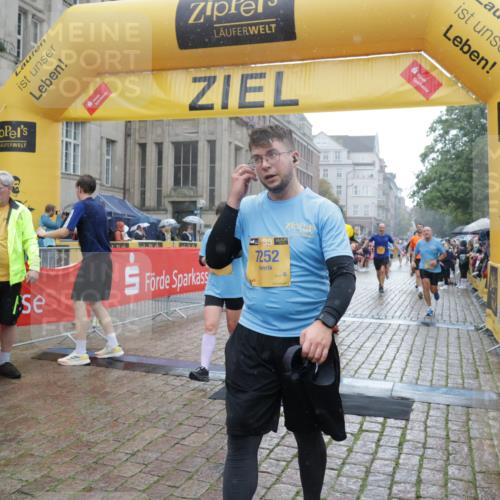 13.09.2026 - Kiel Lauf Yannick Fuchs http://msf.ph/oto/10409065 13.09.2026 10:37:06 Ziel 388, 886, 990, 1211, 4928, 5331, 5471, 6671, 8162, 8390, 8391, 8792, 9289, 9901, 10317, 11101, 11883, 11911, 12311, 12314, 12545, 229, 1534, 1584, 2095, 2571, 2966, 4464, 4692, 5045, 5541, 5574, 6309, 7177, 7312, 8055, 8099, 8494, 8760, 9352, 9554, 9657, 10317, 10608, 11113, 11619, 11867, 12104, 176, 595, 1142, 1217, 1313, 1479, 2601, 2925, 3137, 5262, 6720, 7640, 7729, 7987, 8026, 8463, 8515, 8628, 8820, 9208, 9435, 9540, 9977, 11748, 12742, 1278, 1534, 1584, 2380, 2425 meine-sportfotos.de