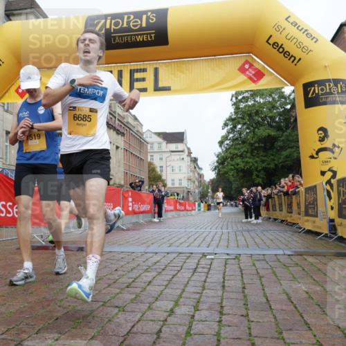 13.09.2026 - Kiel Lauf Yannick Fuchs http://msf.ph/oto/10409114 13.09.2026 09:31:38 Ziel 1519, 2409, 5339, 6685, 1515, 12703 meine-sportfotos.de