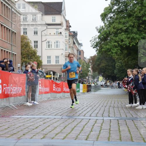 13.09.2026 - Kiel Lauf Yannick Fuchs http://msf.ph/oto/10409135 13.09.2026 09:31:46 Ziel 1515, 2409, 1519, 5339, 6685 meine-sportfotos.de