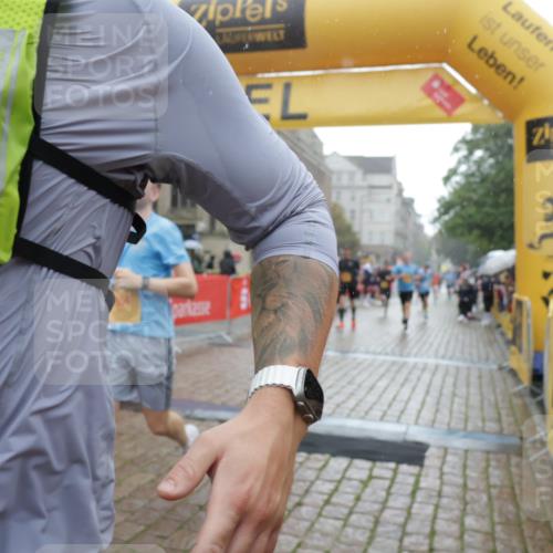 13.09.2026 - Kiel Lauf Yannick Fuchs http://msf.ph/oto/10409209 13.09.2026 10:37:19 Ziel 176, 595, 1142, 1217, 1313, 2601, 2925, 5471, 6720, 7640, 7729, 7987, 8026, 8463, 8515, 8628, 8820, 9208, 9435, 9540, 9977, 11748, 11911, 12311, 12314, 12742, 229, 388, 886, 990, 1211, 4464, 4928, 5331, 6671, 8055, 8099, 8162, 8390, 8391, 8760, 8792, 9289, 9657, 9901, 10317, 10608, 11101, 11619, 11867, 11883, 12104, 12545, 1479, 3028, 3137, 3981, 4375, 4521, 4877, 5262, 6511, 6705, 6796, 7129, 7355, 8146, 8567, 10393, 10952, 11685, 229 meine-sportfotos.de