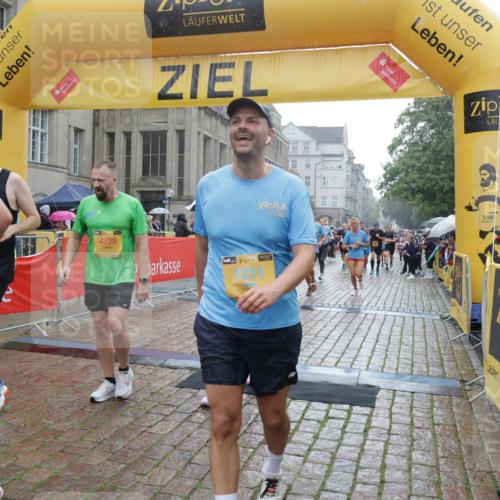 13.09.2026 - Kiel Lauf Yannick Fuchs http://msf.ph/oto/10409403 13.09.2026 10:37:36 Ziel 1707, 3028, 3137, 3981, 4375, 4521, 4877, 5262, 5850, 6133, 6511, 6705, 6796, 7129, 7355, 8146, 8567, 10393, 10952, 11685, 12424, 176, 388, 595, 886, 1142, 1217, 1313, 1479, 2601, 2925, 3137, 5262, 5331, 5471, 6671, 6720, 7640, 7729, 7987, 8026, 8162, 8390, 8391, 8463, 8515, 8628, 8792, 8820, 9208, 9435, 9540, 9901, 9977, 11101, 11748, 11883, 11911, 12311, 12314, 12545, 12742, 228, 453, 1041, 1326, 1481, 1700, 2358, 2361, 3860, 4255, 4540, 5357, 5429, 5831, 6230, 7732 meine-sportfotos.de