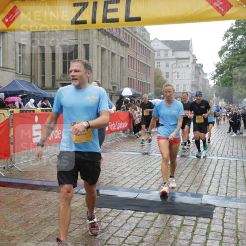 13.09.2026 - Kiel Lauf Yannick Fuchs http://msf.ph/oto/10409419 13.09.2026 10:37:39 Ziel 1707, 3028, 3981, 4375, 4521, 4877, 5850, 6133, 6230, 6511, 6705, 6796, 7129, 7355, 8146, 8567, 9138, 9431, 10393, 10952, 11685, 12424, 176, 388, 595, 886, 1142, 1217, 1313, 1479, 2601, 2925, 3137, 5262, 5331, 5471, 6671, 6720, 7640, 7729, 7987, 8026, 8162, 8463, 8515, 8567, 8628, 8792, 8820, 9208, 9435, 9540, 9901, 9977, 11101, 11748, 11911, 12311, 12314, 12545, 12742, 228, 453, 701, 1041, 1326, 1481, 1700, 2358, 2361, 3860, 4255, 4540, 5357, 5429, 5831, 7732 meine-sportfotos.de