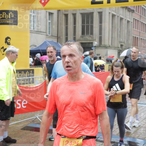 13.09.2026 - Kiel Lauf Yannick Fuchs http://msf.ph/oto/10409506 13.09.2026 10:38:19 Ziel 1193, 1974, 2275, 2897, 3307, 4009, 4411, 4465, 5048, 5122, 5136, 5425, 5440, 5706, 6463, 6769, 6774, 7130, 7682, 8573, 9246, 9993, 10044, 10439, 10849, 10959, 11303, 12276, 12313, 12674, 12776, 228, 265, 453, 701, 861, 1041, 1193, 1326, 1481, 1700, 2358, 2361, 2538, 2792, 3566, 3860, 4226, 4255, 4540, 4832, 5122, 5357, 5429, 5831, 5972, 6463, 6675, 6964, 7732, 7775, 7830, 8560, 9230, 9250, 9431, 11168, 12015, 69, 197, 1192, 2505, 4052, 4241, 4514, 4659, 5780, 5982, 7235 meine-sportfotos.de
