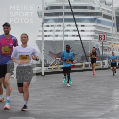 13.09.2026 - Kiel Lauf Andreas Tolksdorf http://msf.ph/oto/10409620 13.09.2026 11:42:34 Kiellinie 3643, 1856, 5270, 3, 2 meine-sportfotos.de
