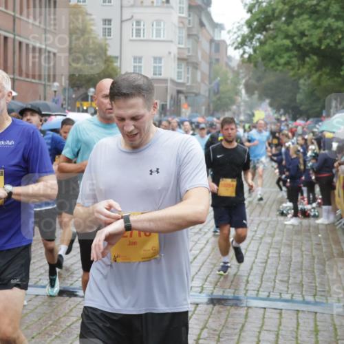 13.09.2026 - Kiel Lauf Yannick Fuchs http://msf.ph/oto/10409621 13.09.2026 10:39:25 Ziel 860, 1237, 1639, 1945, 4296, 4663, 4812, 5628, 6486, 6602, 6924, 7381, 7444, 7871, 7936, 8892, 9098, 9493, 10010, 10580, 10782, 12320, 29, 289, 477, 614, 634, 895, 984, 1066, 1262, 1329, 1451, 1532, 2022, 2165, 2349, 2651, 3119, 3151, 3185, 3797, 4006, 4061, 4368, 4535, 5140, 5362, 5417, 6012, 6228, 6650, 7304, 7380, 8406, 8939, 9976, 10284, 10527, 10782, 10869, 11114, 11215, 11698, 12207, 437, 1496, 1631, 1733, 2170, 2863, 3110, 3243, 4301, 5202, 5295, 5677, 6033, 634, 843 meine-sportfotos.de