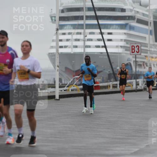 13.09.2026 - Kiel Lauf Andreas Tolksdorf http://msf.ph/oto/10409626 13.09.2026 11:42:34 Kiellinie 643, 5270, 3, 8, 2, 81 meine-sportfotos.de