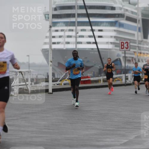 13.09.2026 - Kiel Lauf Andreas Tolksdorf http://msf.ph/oto/10409644 13.09.2026 11:42:35 Kiellinie 5270, 3 meine-sportfotos.de
