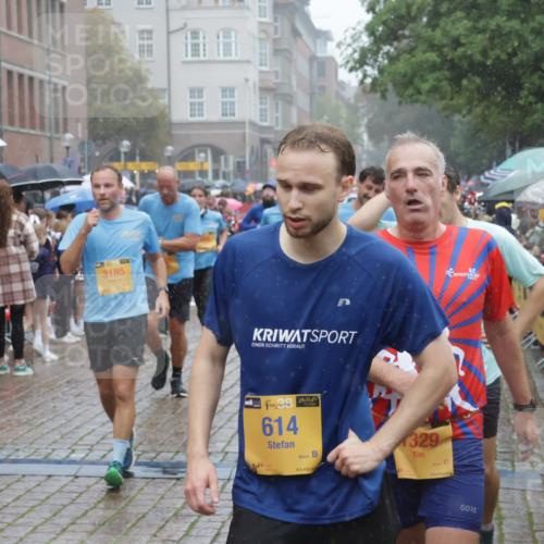 13.09.2026 - Kiel Lauf Yannick Fuchs http://msf.ph/oto/10409648 13.09.2026 10:39:45 Ziel 437, 1147, 1496, 1631, 1733, 2159, 2170, 2514, 2525, 2863, 3110, 3593, 3949, 4248, 4301, 6033, 6744, 7180, 7259, 7379, 7466, 7807, 7904, 8207, 8805, 9169, 9170, 9294, 9992, 11258, 11279, 11509, 11802, 12415, 289, 860, 984, 1066, 1237, 1639, 1733, 1945, 2170, 2349, 2863, 3185, 3243, 4006, 4296, 4368, 4663, 4812, 5202, 5295, 5628, 5677, 6044, 6486, 6602, 6650, 6744, 6924, 7304, 7381, 7444, 7616, 7807, 7871, 7936, 8892, 9098, 9493, 10010, 10527, 10580, 10734, 10782, 10872, 29 meine-sportfotos.de