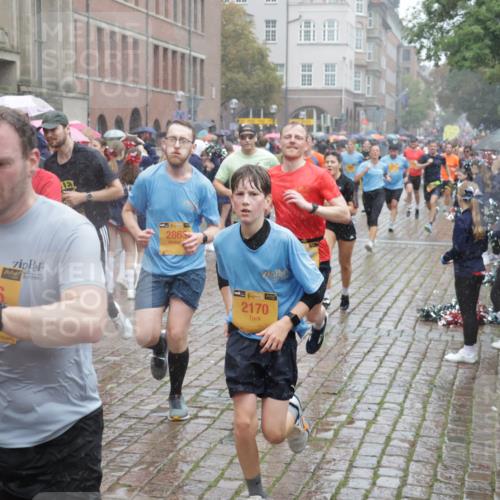 13.09.2026 - Kiel Lauf Yannick Fuchs http://msf.ph/oto/10409678 13.09.2026 10:40:08 Ziel 246, 338, 1786, 4442, 4443, 4688, 4932, 5029, 5985, 7165, 7984, 8139, 8187, 9086, 10025, 10256, 10995, 11003, 11888, 12177, 12209, 12471, 246, 437, 523, 1147, 1371, 1496, 1631, 1733, 2159, 2170, 2514, 2525, 2863, 3110, 3322, 3593, 3770, 3949, 4248, 4301, 4824, 4845, 5202, 5677, 5816, 5942, 6033, 6744, 7180, 7200, 7259, 7379, 7466, 7472, 7616, 7807, 7837, 7904, 8207, 8805, 9080, 9169, 9170, 9294, 9534, 9992, 10156, 10337, 10596, 10734, 11250, 11258, 12415, 4296, 12320 meine-sportfotos.de