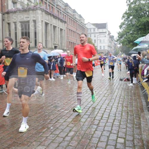 13.09.2026 - Kiel Lauf Yannick Fuchs http://msf.ph/oto/10409775 13.09.2026 10:40:28 Ziel 529, 1096, 1123, 1125, 1408, 1422, 1434, 1475, 1793, 1874, 2145, 2844, 2942, 5018, 5473, 5568, 5846, 6100, 6635, 7081, 7156, 7522, 8680, 8773, 9054, 9535, 9983, 10022, 10185, 10587, 10771, 10833, 10870, 11268, 11697, 11711, 12023, 12445, 246, 338, 523, 529, 1371, 1786, 1810, 2313, 3322, 3770, 4374, 4442, 4443, 4457, 4688, 4824, 4932, 5029, 5816, 5985, 7156, 7165, 7200, 7587, 7837, 7984, 8139, 8168, 8187, 9086, 9534, 10025, 10156, 10337, 10995, 11003, 11250, 3415, 3841 meine-sportfotos.de