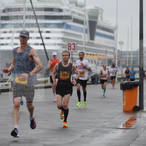 13.09.2026 - Kiel Lauf Andreas Tolksdorf http://msf.ph/oto/10409907 13.09.2026 11:42:44 Kiellinie 1124, 1043, 3, 1970, 2088 meine-sportfotos.de