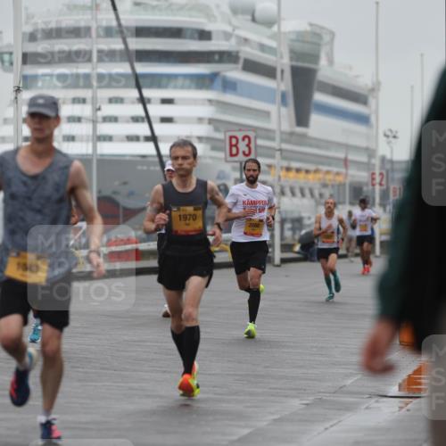 13.09.2026 - Kiel Lauf Andreas Tolksdorf http://msf.ph/oto/10409912 13.09.2026 11:42:44 Kiellinie 11240, 1043, 3, 1970, 2088, 2 meine-sportfotos.de