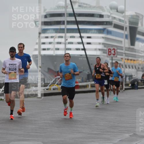 13.09.2026 - Kiel Lauf Andreas Tolksdorf http://msf.ph/oto/10410006 13.09.2026 11:43:00 Kiellinie 1492, 6333, 8371, 3 meine-sportfotos.de