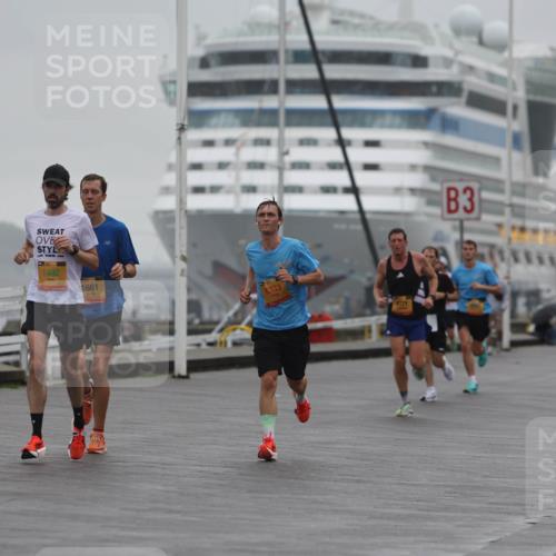 13.09.2026 - Kiel Lauf Andreas Tolksdorf http://msf.ph/oto/10410014 13.09.2026 11:43:00 Kiellinie 1492, 1661, 6333, 8371, 3 meine-sportfotos.de