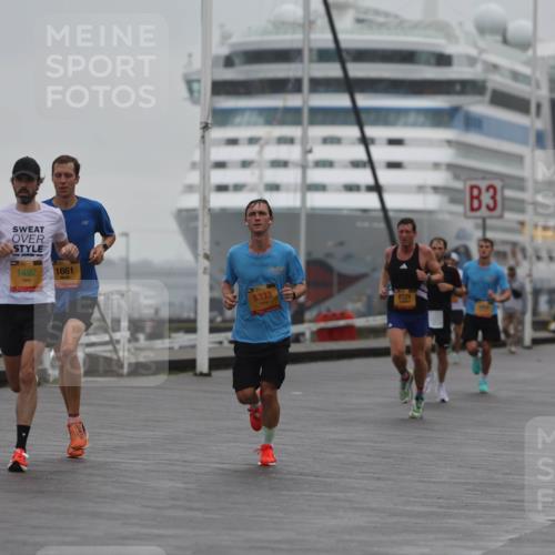 13.09.2026 - Kiel Lauf Andreas Tolksdorf http://msf.ph/oto/10410032 13.09.2026 11:43:00 Kiellinie 1492, 1661, 6333, 8371, 3 meine-sportfotos.de
