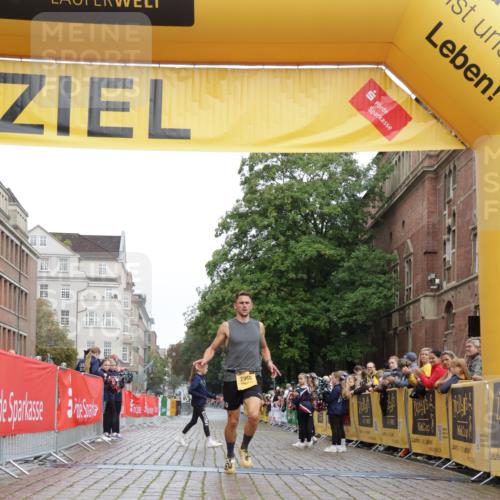 13.09.2026 - Kiel Lauf Yannick Fuchs http://msf.ph/oto/10410111 13.09.2026 09:32:36 Ziel 41, 44, 7958, 11683, 3728 meine-sportfotos.de