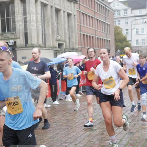 13.09.2026 - Kiel Lauf Yannick Fuchs http://msf.ph/oto/10410131 13.09.2026 10:40:57 Ziel 35, 1342, 1427, 1971, 2499, 2561, 2818, 2898, 3257, 3415, 3464, 3535, 3841, 4131, 4431, 4624, 4712, 5043, 5319, 5388, 5509, 6301, 6504, 6793, 7655, 8246, 8435, 8955, 9268, 9527, 10794, 11069, 11275, 11632, 11833, 11885, 12131, 12474, 12625, 337, 393, 837, 1037, 1123, 1125, 1408, 1422, 1434, 1475, 1603, 1793, 1874, 1985, 2052, 2096, 2844, 2942, 3339, 3524, 5018, 5086, 5473, 5568, 5846, 6100, 6301, 6397, 6632, 6635, 6709, 7081, 7499, 7522, 7537 meine-sportfotos.de