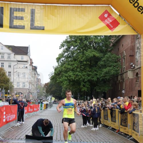 13.09.2026 - Kiel Lauf Yannick Fuchs http://msf.ph/oto/10410146 13.09.2026 09:32:49 Ziel 3728, 41, 44, 7958, 11683, 2162, 11516, 11683 meine-sportfotos.de