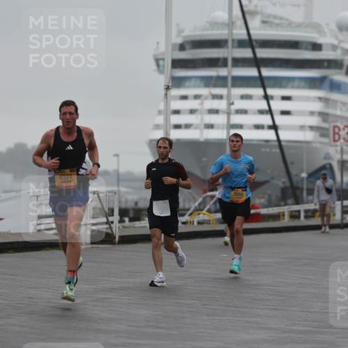 13.09.2026 - Kiel Lauf Andreas Tolksdorf http://msf.ph/oto/10410193 13.09.2026 11:43:05 Kiellinie 8371, 3884, 3 meine-sportfotos.de