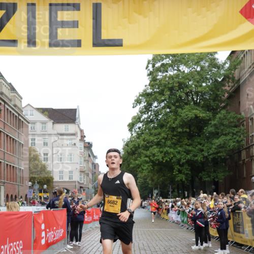 13.09.2026 - Kiel Lauf Yannick Fuchs http://msf.ph/oto/10410233 13.09.2026 09:33:21 Ziel 60, 6682, 7305, 8092, 60, 2162, 3728, 11516, 10404, 12831, 3728 meine-sportfotos.de