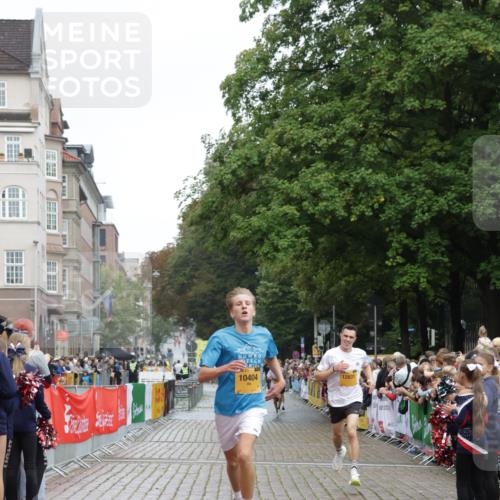 13.09.2026 - Kiel Lauf Yannick Fuchs http://msf.ph/oto/10410304 13.09.2026 09:33:36 Ziel 10404, 12831, 60, 2162, 6682, 7305, 8092, 1246, 6681, 7588, 10069, 10864, 2162, 11516 meine-sportfotos.de