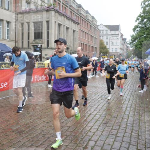 13.09.2026 - Kiel Lauf Yannick Fuchs http://msf.ph/oto/10410320 13.09.2026 10:41:07 Ziel 973, 1781, 2825, 2892, 2898, 3464, 3952, 4286, 4527, 4624, 4662, 4691, 4797, 5319, 5509, 5916, 6340, 6565, 7405, 7615, 8246, 9349, 9527, 9539, 10680, 10794, 11526, 11632, 11833, 11885, 12035, 12131, 12494, 12625, 35, 337, 393, 837, 1037, 1342, 1427, 1603, 1971, 1985, 2052, 2096, 2499, 2561, 2818, 3257, 3339, 3415, 3524, 3535, 3841, 4131, 4431, 4712, 5018, 5043, 5086, 5388, 5846, 6301, 6397, 6504, 6632, 6635, 6709, 6793, 7499, 7537, 7655, 8955, 849, 1985, 3339, 6632 meine-sportfotos.de