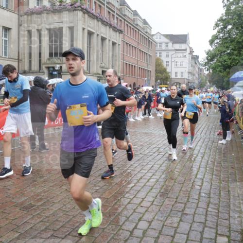 13.09.2026 - Kiel Lauf Yannick Fuchs http://msf.ph/oto/10410324 13.09.2026 10:41:07 Ziel 973, 1781, 2825, 2892, 2898, 3464, 3952, 4286, 4527, 4624, 4662, 4691, 4797, 5319, 5509, 5916, 6340, 6565, 7405, 7615, 8246, 9349, 9527, 9539, 10680, 10794, 11526, 11632, 11833, 11885, 12035, 12131, 12494, 12625, 35, 337, 393, 837, 1037, 1342, 1427, 1603, 1971, 1985, 2052, 2096, 2499, 2561, 2818, 3257, 3339, 3415, 3524, 3535, 3841, 4131, 4431, 4712, 5018, 5043, 5086, 5388, 5846, 6301, 6397, 6504, 6632, 6635, 6709, 6793, 7499, 7537, 7655, 8955, 849, 1985, 3339, 6632 meine-sportfotos.de