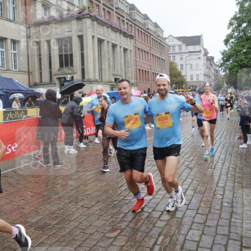 13.09.2026 - Kiel Lauf Yannick Fuchs http://msf.ph/oto/10410426 13.09.2026 10:41:12 Ziel 973, 1704, 1781, 1785, 2825, 2892, 3363, 3952, 4286, 4527, 4624, 4662, 4691, 4797, 5916, 6340, 6461, 6565, 6654, 7405, 7615, 8155, 9349, 9398, 9527, 9539, 10066, 10680, 10794, 11228, 11526, 11632, 12035, 12494, 35, 337, 393, 837, 1037, 1342, 1427, 1603, 1971, 2052, 2096, 2499, 2561, 2818, 2898, 3257, 3415, 3464, 3524, 3535, 3841, 4131, 4431, 4624, 4712, 5043, 5319, 5388, 5509, 6301, 6397, 6504, 6709, 6793, 7499, 7655, 8246, 8955, 827, 849, 1985, 3339, 5086, 6632 meine-sportfotos.de