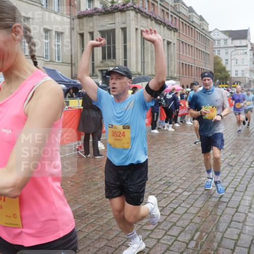 13.09.2026 - Kiel Lauf Yannick Fuchs http://msf.ph/oto/10410464 13.09.2026 10:41:15 Ziel 973, 1704, 1781, 1785, 2825, 3363, 3952, 4286, 4436, 4527, 4691, 4797, 5753, 5839, 5916, 6461, 6565, 6654, 8155, 9349, 9398, 9947, 10066, 10680, 10883, 11228, 12035, 12494, 35, 337, 393, 1342, 1427, 1603, 1971, 2052, 2096, 2499, 2561, 2818, 2892, 2898, 3257, 3415, 3464, 3524, 3535, 3841, 4131, 4431, 4624, 4662, 4712, 4797, 5043, 5319, 5388, 5509, 6301, 6340, 6397, 6504, 6565, 6793, 7405, 7499, 7615, 7655, 8246, 8955, 827, 849, 1985, 3339, 5086, 6632 meine-sportfotos.de